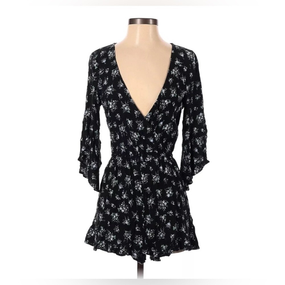 American Eagle Outfitters Womens Floral Bell Sleeve Romper Black Size M 2627-001